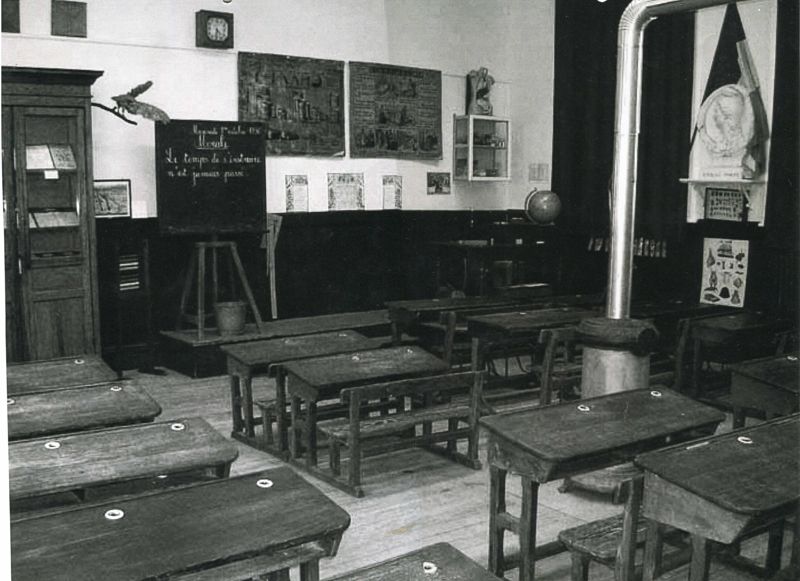 Romans : intérieur d'une classe de l'école Tortorel (1930) - VR-26FI0230